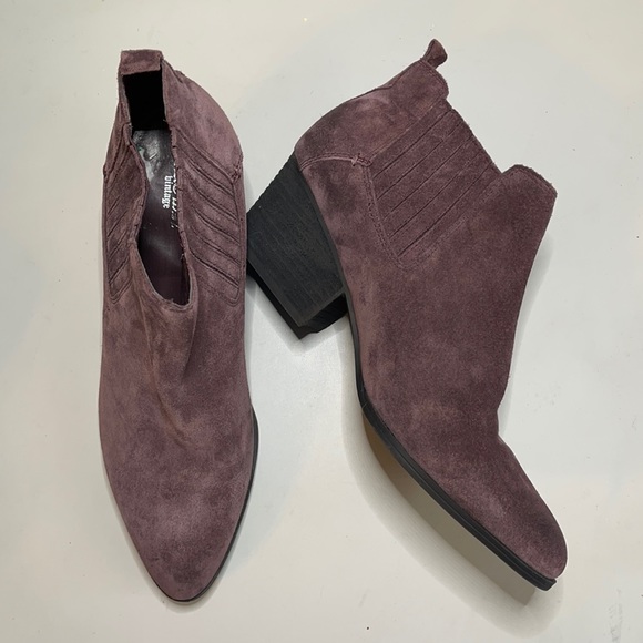 Crown Vintage lavender suede ankle boots size 10M
